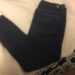 High-waisted jeans